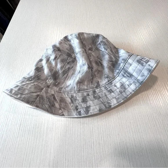 Lululemon Both Ways Reversible Bucket Hat S / M Black & Gray  NWT $52 Lululemon Both Ways Bucket Hat, Grey/Black, | Mercari main image 4
